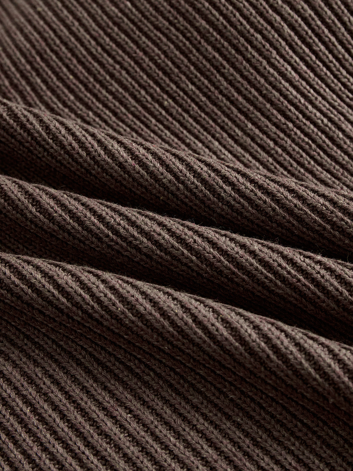 VALENTINA | Vestido jersey de punto cálido con cuello alto y volantes