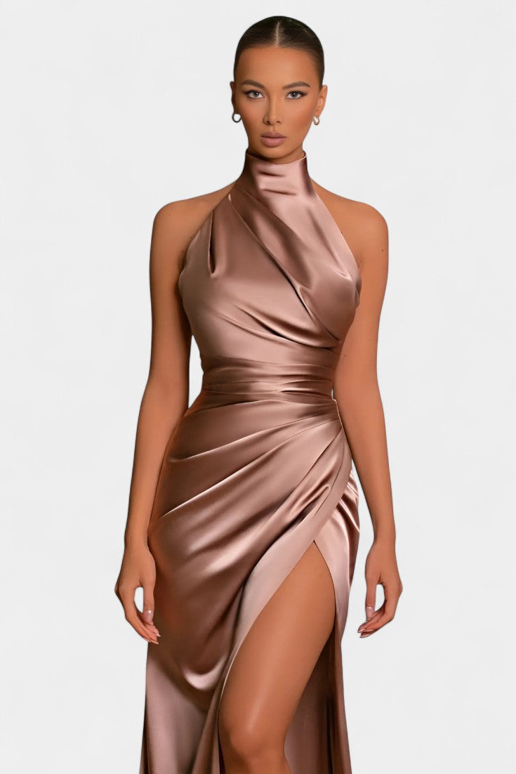 Symone Vestido Halter Torcido con Abertura Lateral Dramática