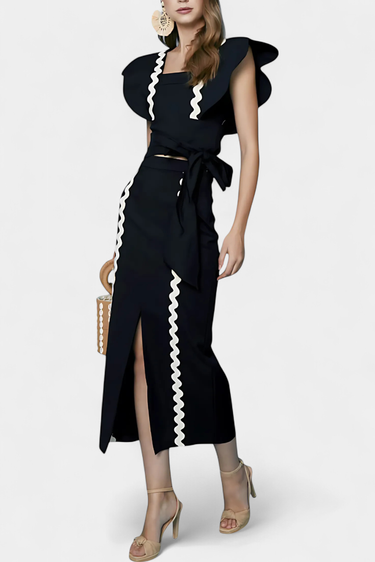Fabiana Conjunto Elegante con Volantes y Costuras en Contraste