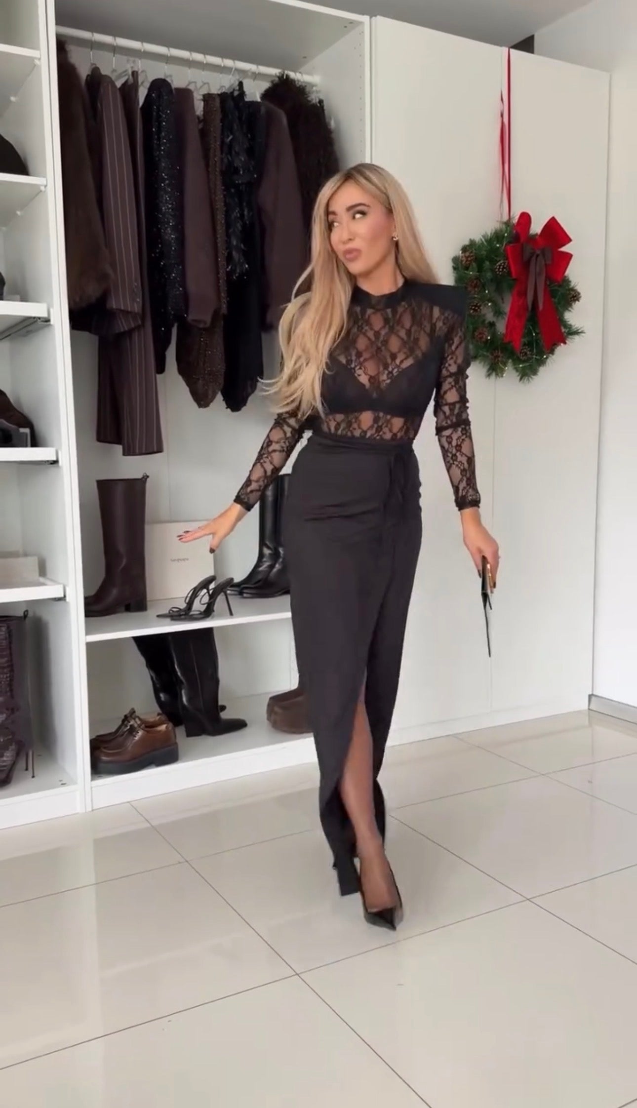 Pamela Satin | Conjunto Body de Encaje y Falda Maxi de Satén con Abertura