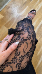 Mónik Lace | Pantalón Fluido con Bajos de Encaje