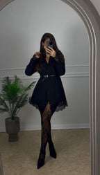 Lara Dentelle | Vestido Blazer con Bajo de Encaje y Cinturón