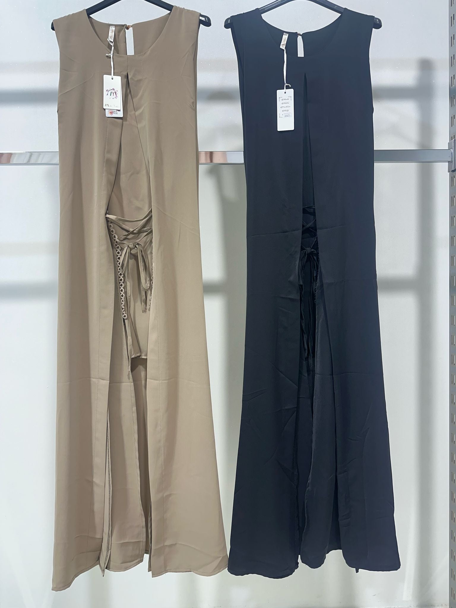 Celeste Cape | Vestido Mini con Capa Asimétrica y Cinturón