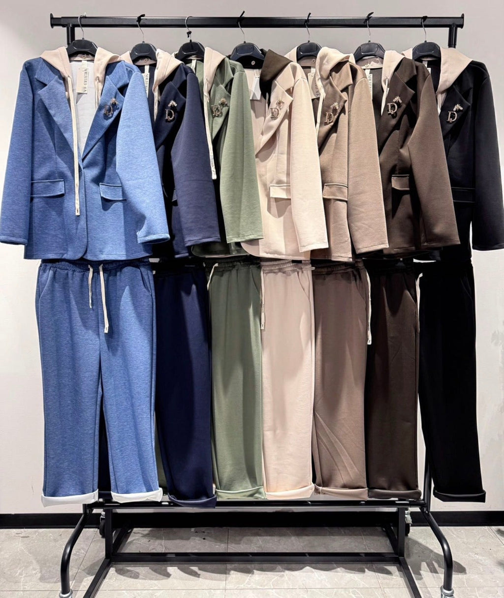 Misaya Blue | Conjunto Blazer y Pantalón Jogger con Broche