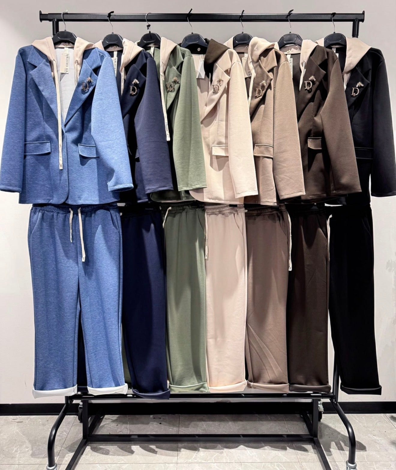 Misaya Blue | Conjunto Blazer y Pantalón Jogger con Broche