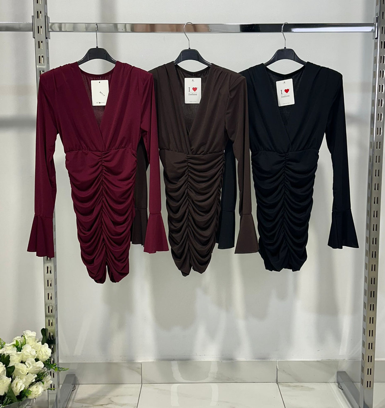 Evana Drape | Vestido Mini Drapeado con Manga Larga y Puño Campana