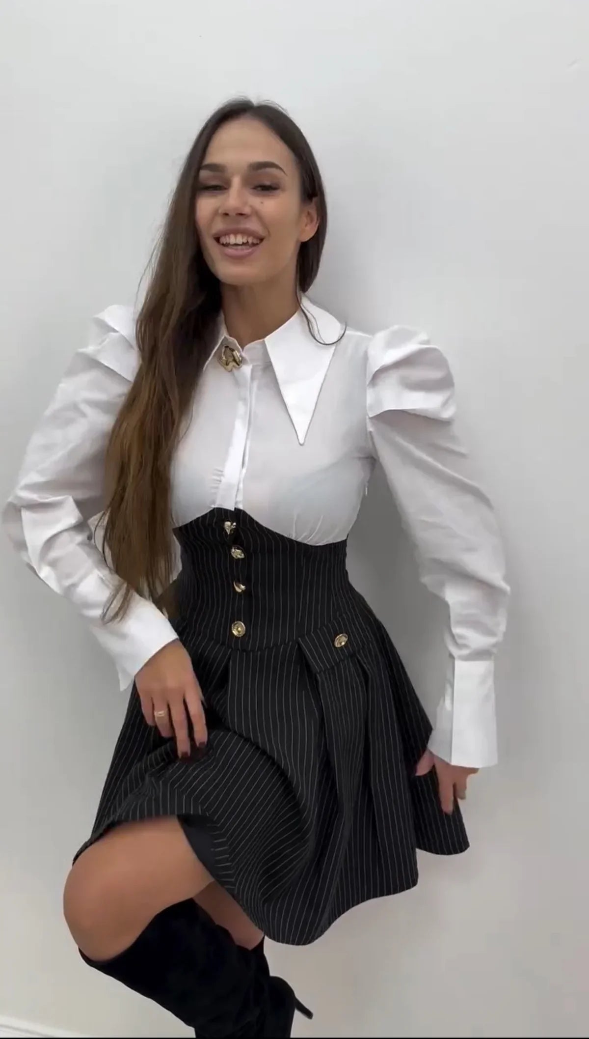 Eda Vintage | Vestido Midi Camisero con Falda Plisada y Botonadura Dorada