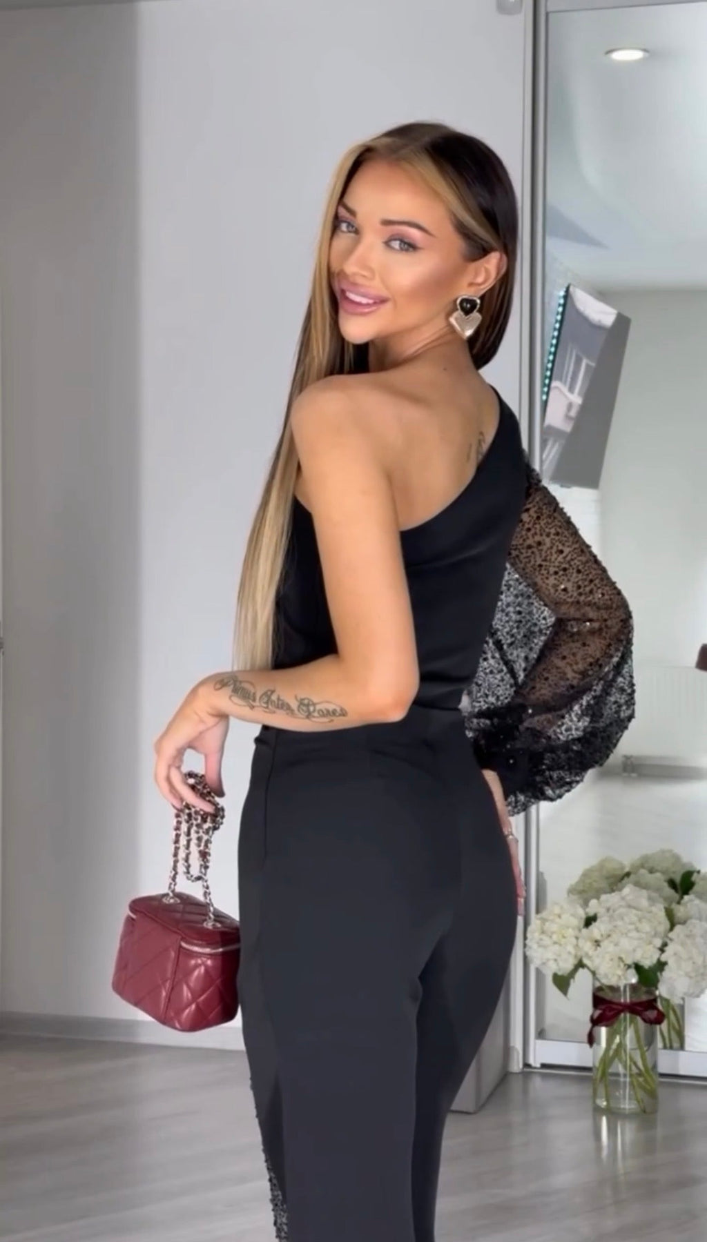 Irina Crystals | Mono de un Solo Hombro con Manga y Pernera de Tul con Strass