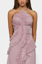 Bia Vestido Halter con Volantes Plisados y Tono Lila Etéreo