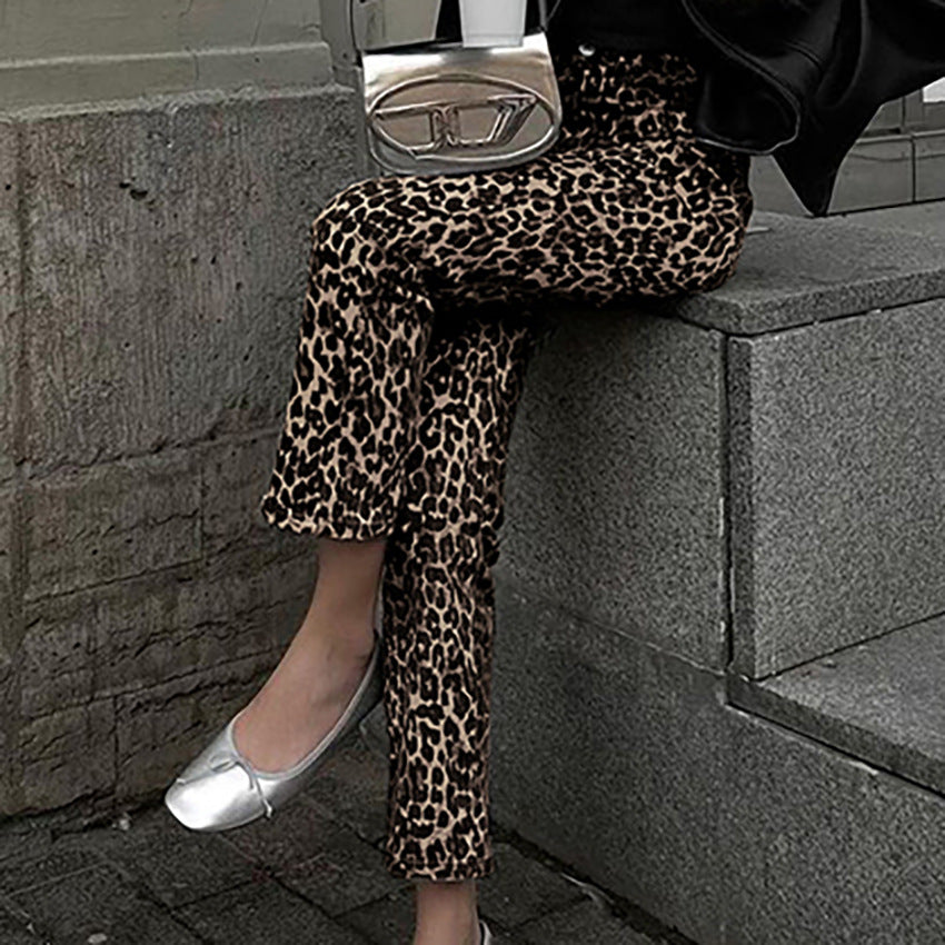Pantalones rectos de cintura alta con estampado de leopardo