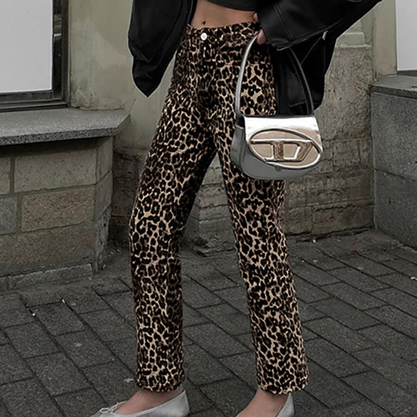 Pantalones rectos de cintura alta con estampado de leopardo