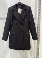 Bárbara Noir | Vestido Blazer de Doble Botonadura con Broche