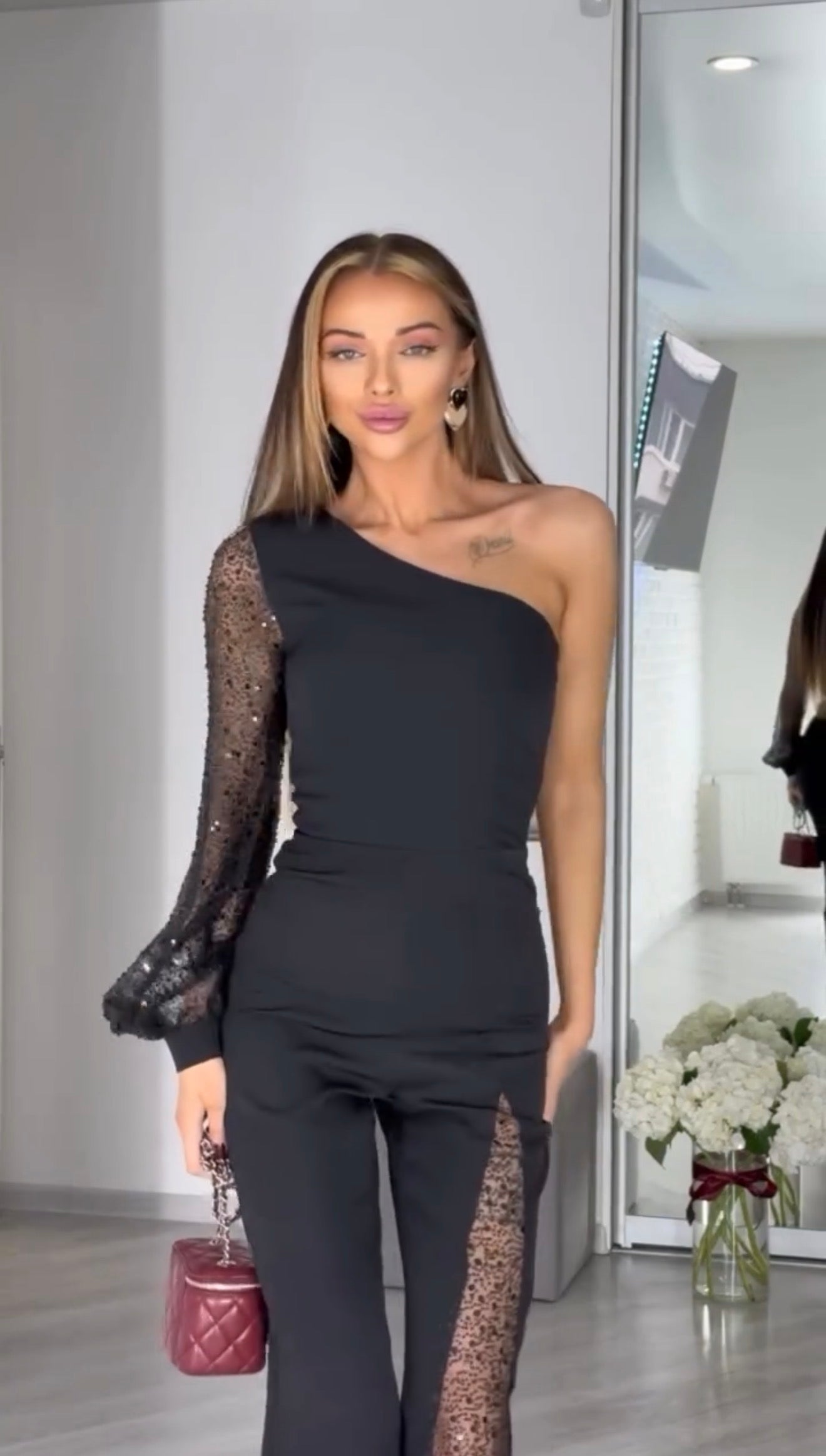 Irina Crystals | Mono de un Solo Hombro con Manga y Pernera de Tul con Strass