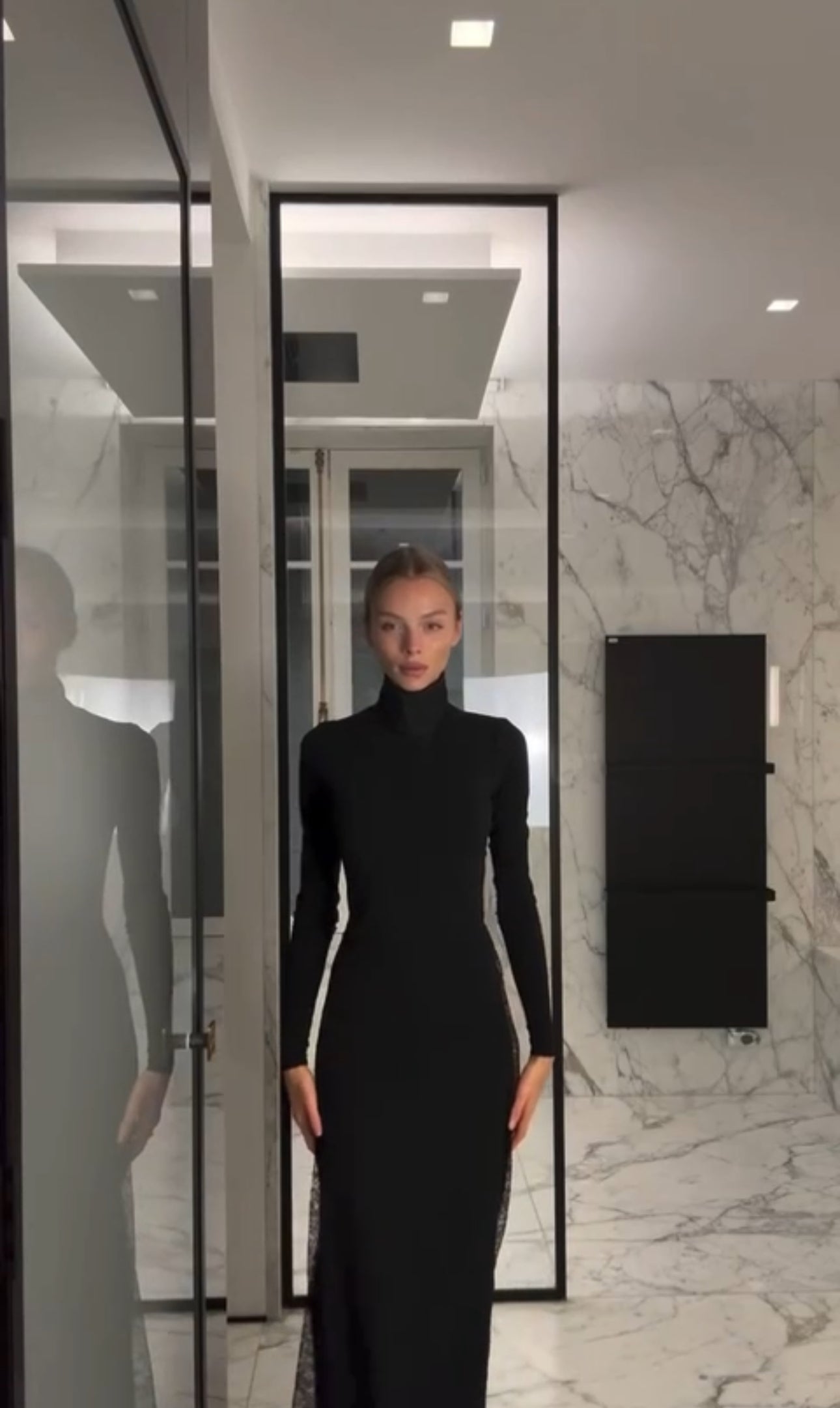 Noir Dentelle | Vestido Maxi de Cuello Alto con Espalda de Encaje