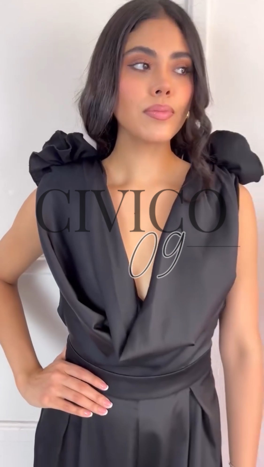 Besos Rosette | Mono Maxi Escote en V con Rosas en los Hombros