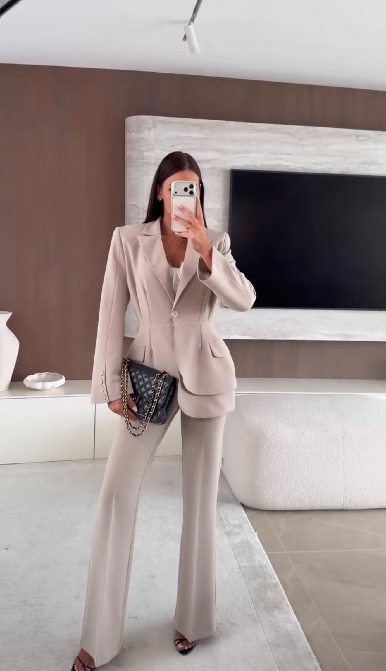 Meghan | Conjunto Blazer Entallado y Pantalón Flare