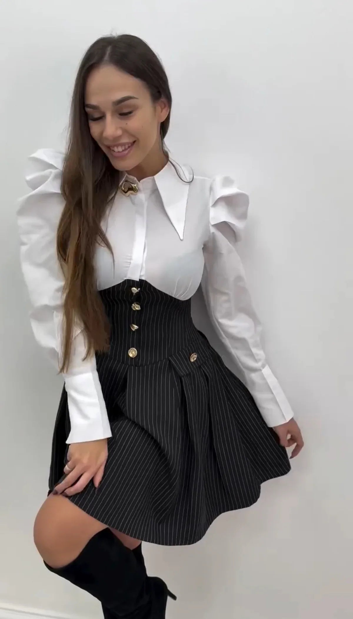 Eda Vintage | Vestido Midi Camisero con Falda Plisada y Botonadura Dorada