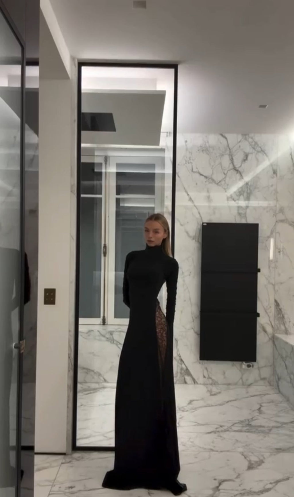 Noir Dentelle | Vestido Maxi de Cuello Alto con Espalda de Encaje