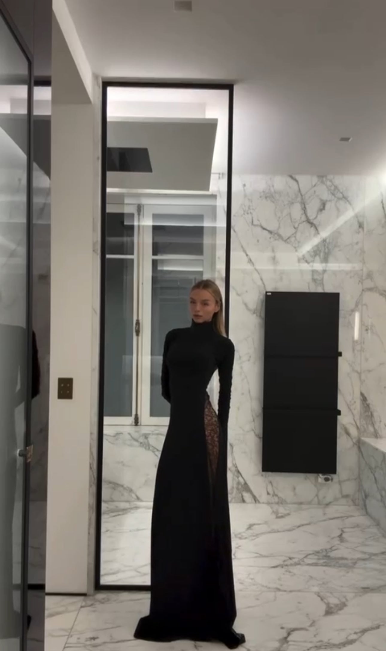 Noir Dentelle | Vestido Maxi de Cuello Alto con Espalda de Encaje