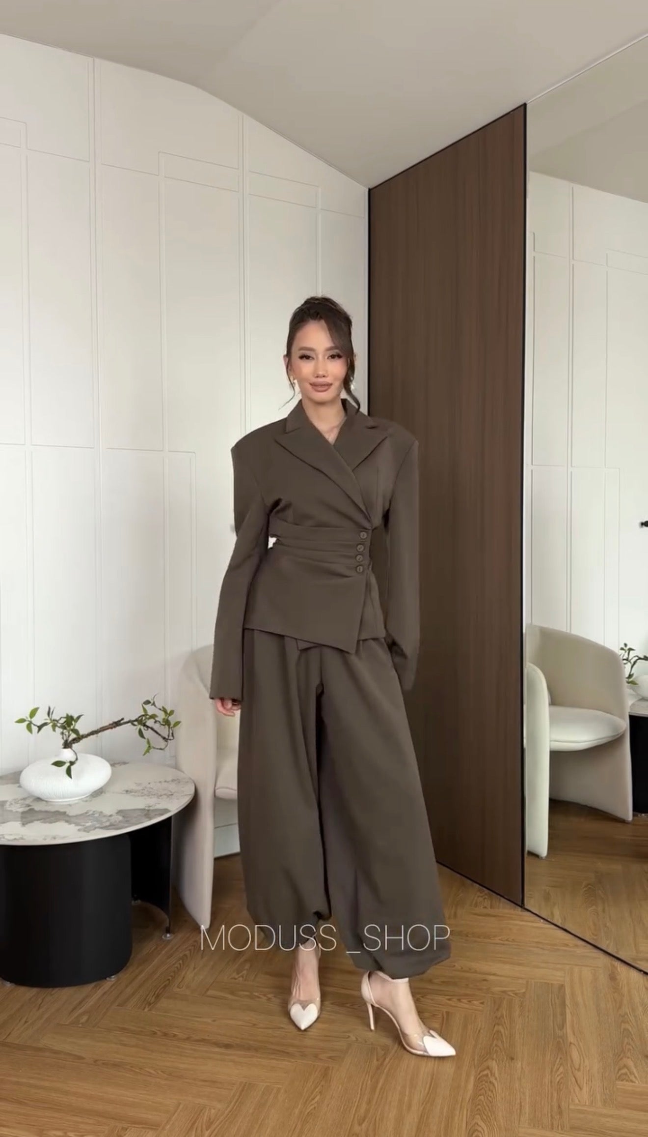 Málaga Blanc | Conjunto Blazer Asimétrico y Pantalón con Elástico