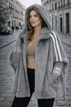 Camila Signature | Chaqueta de pelo con capucha