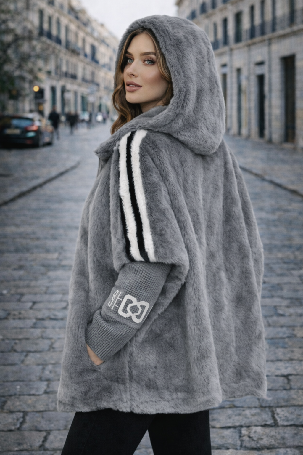Camila Signature | Chaqueta de pelo con capucha