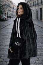 Camila Signature | Chaqueta de pelo con capucha