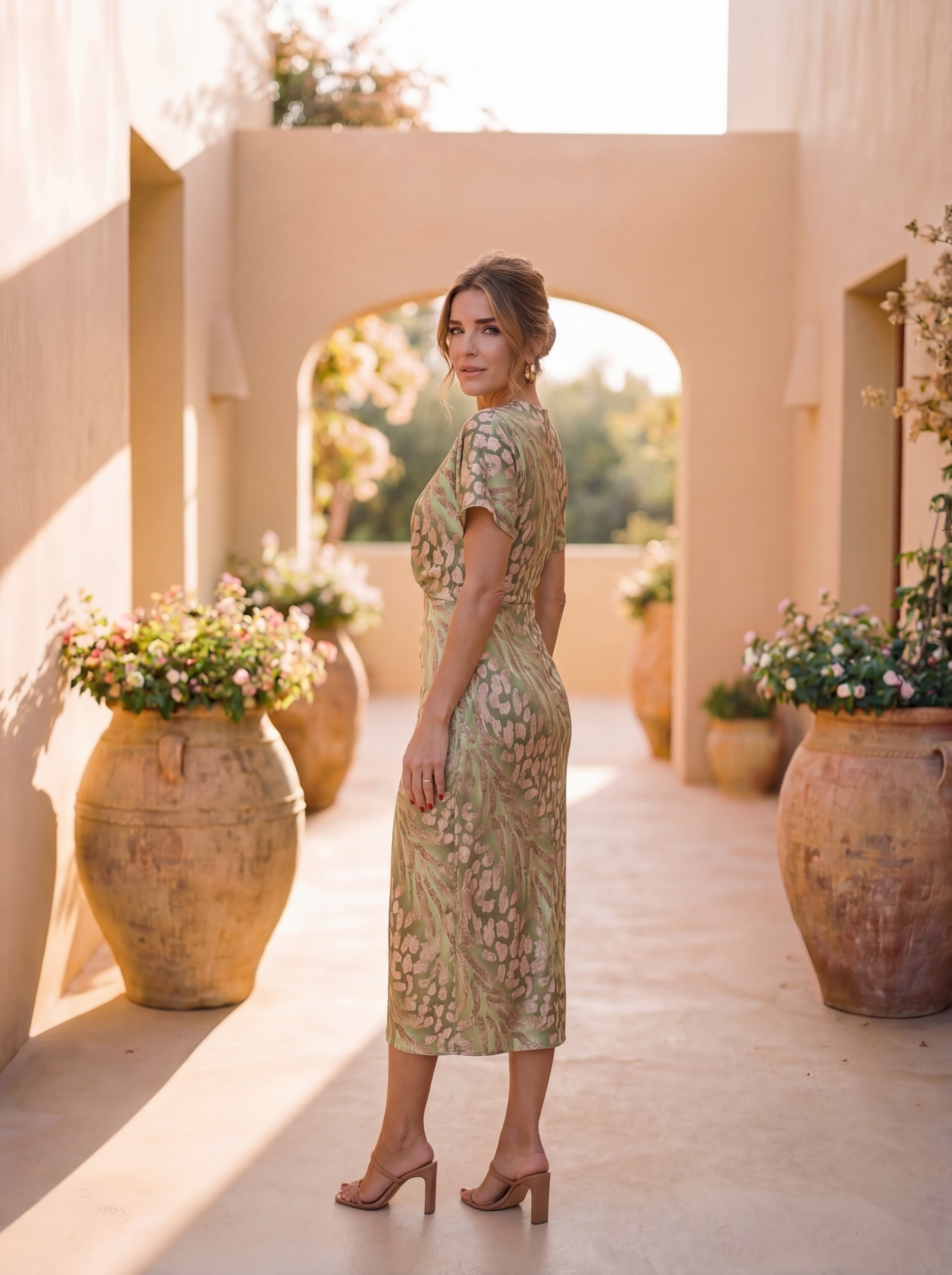 Calandra™ | Vestido midi efecto estilizador con nudo central y caída fluida