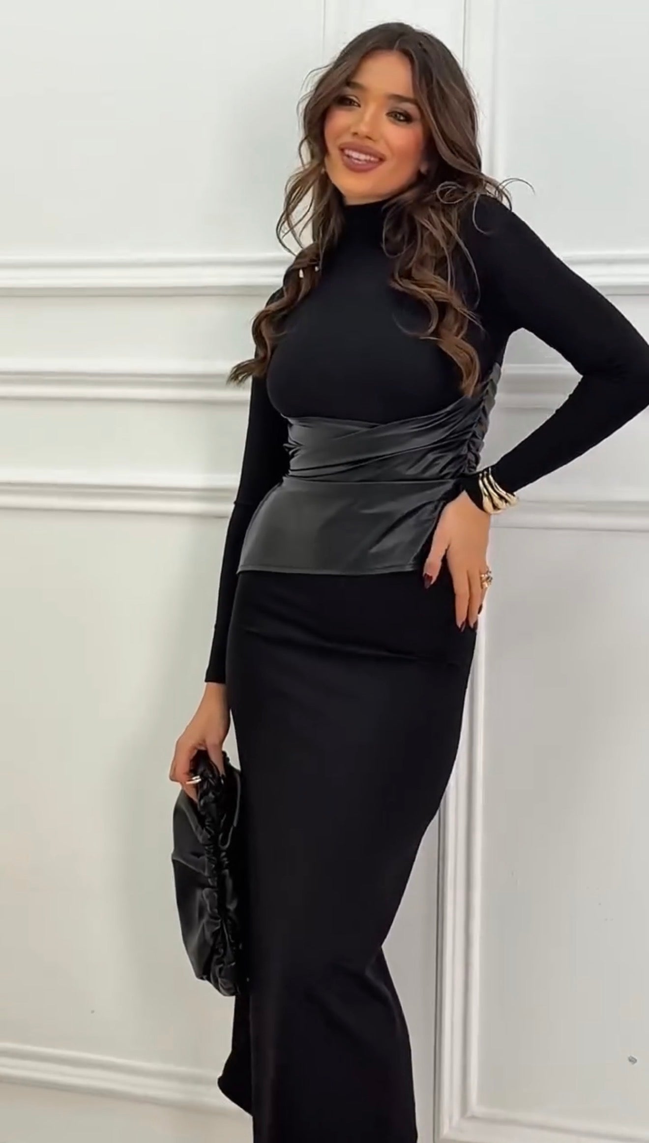 Melani Leather | Vestido Maxi de Cuello Alto con Corsé de Polipiel