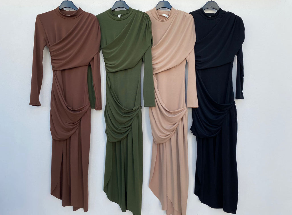 Luisa Asym | Vestido Maxi Fruncido con Abertura Lateral y Cuello Alto