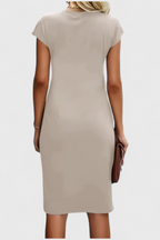 Katrina Vestido Midi Atemporal con Cuello Redondo y Detalle Drapeado