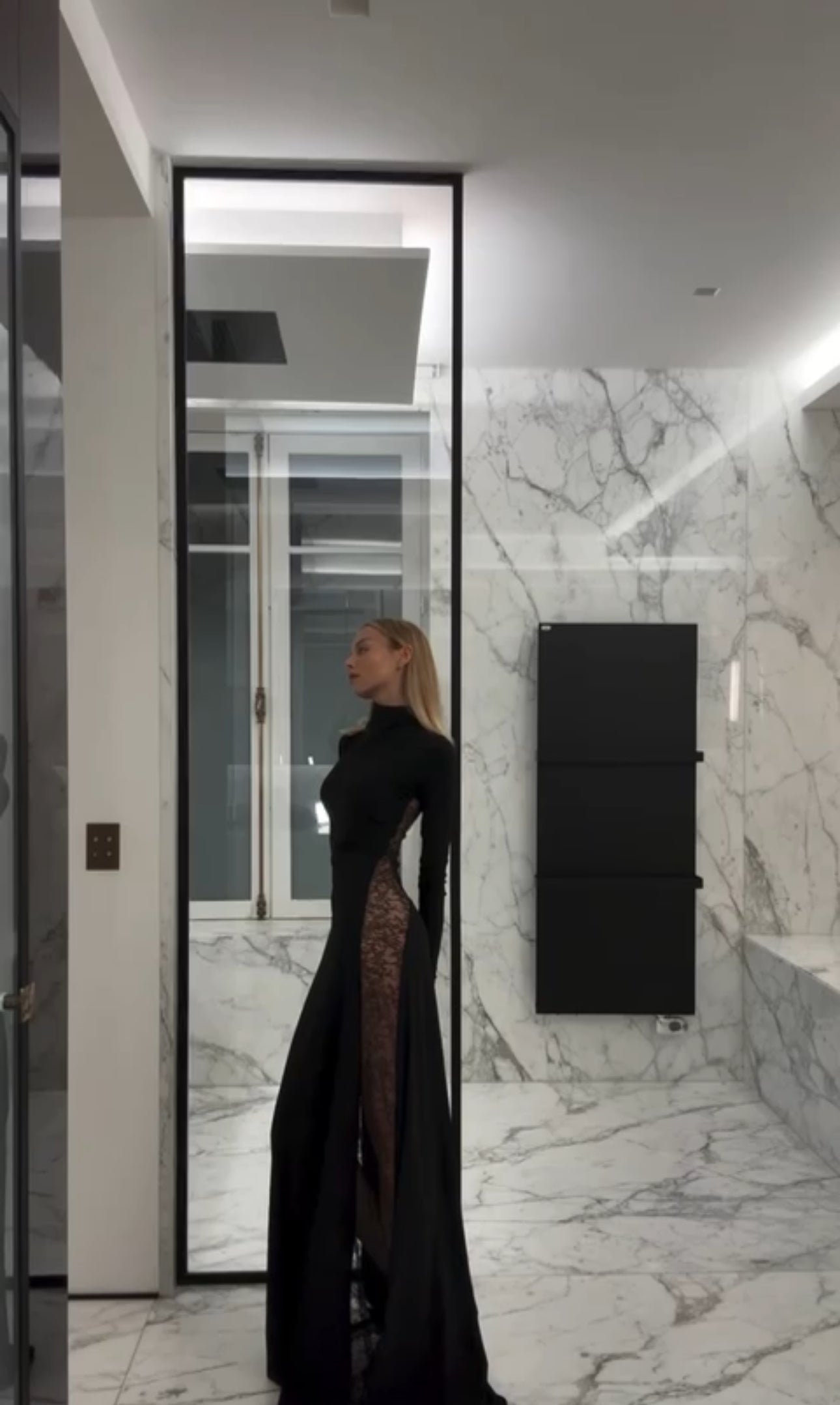 Noir Dentelle | Vestido Maxi de Cuello Alto con Espalda de Encaje
