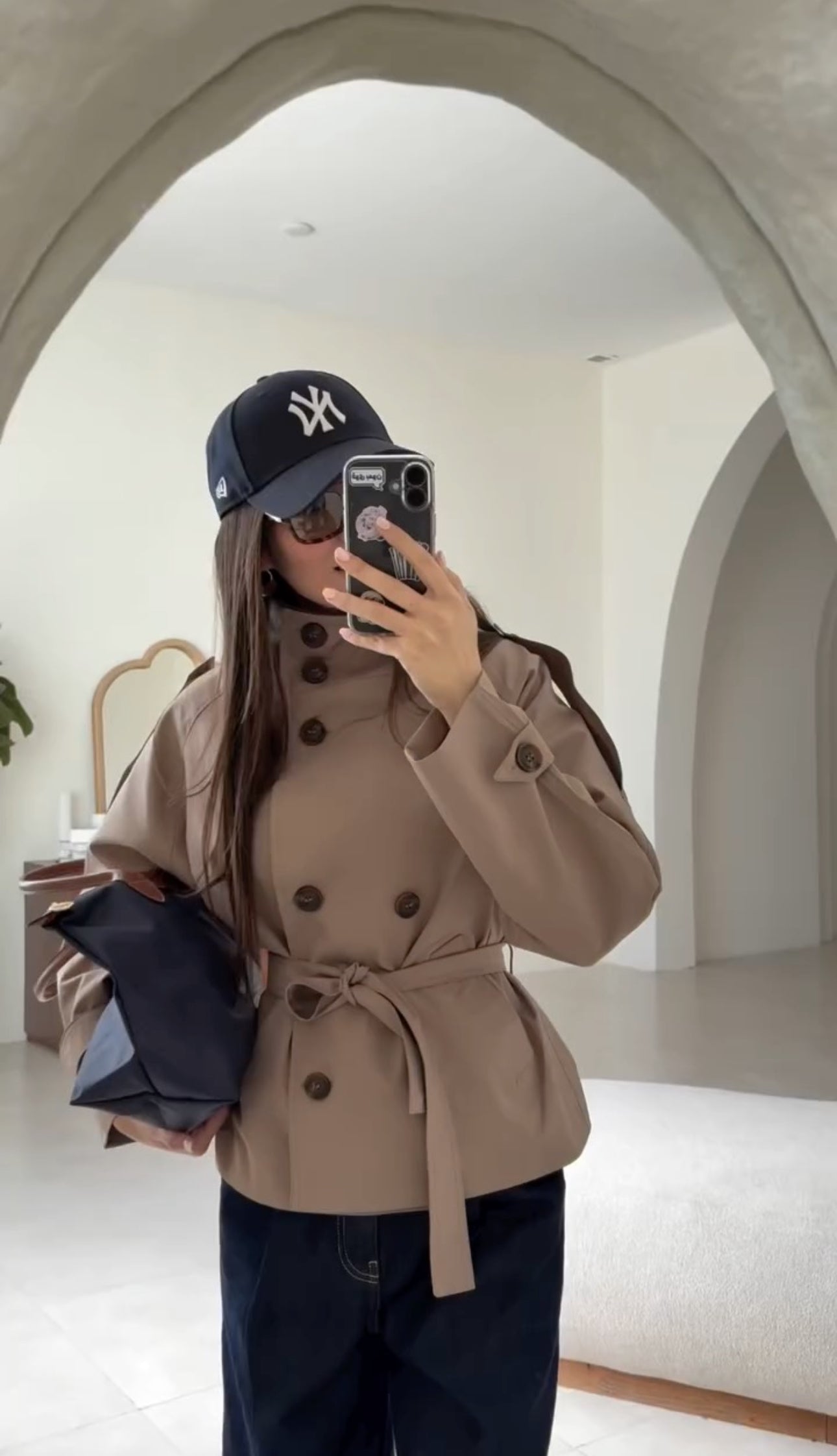 Byblos Trench | Gabardina Corta con Doble Botonadura y Cinturón