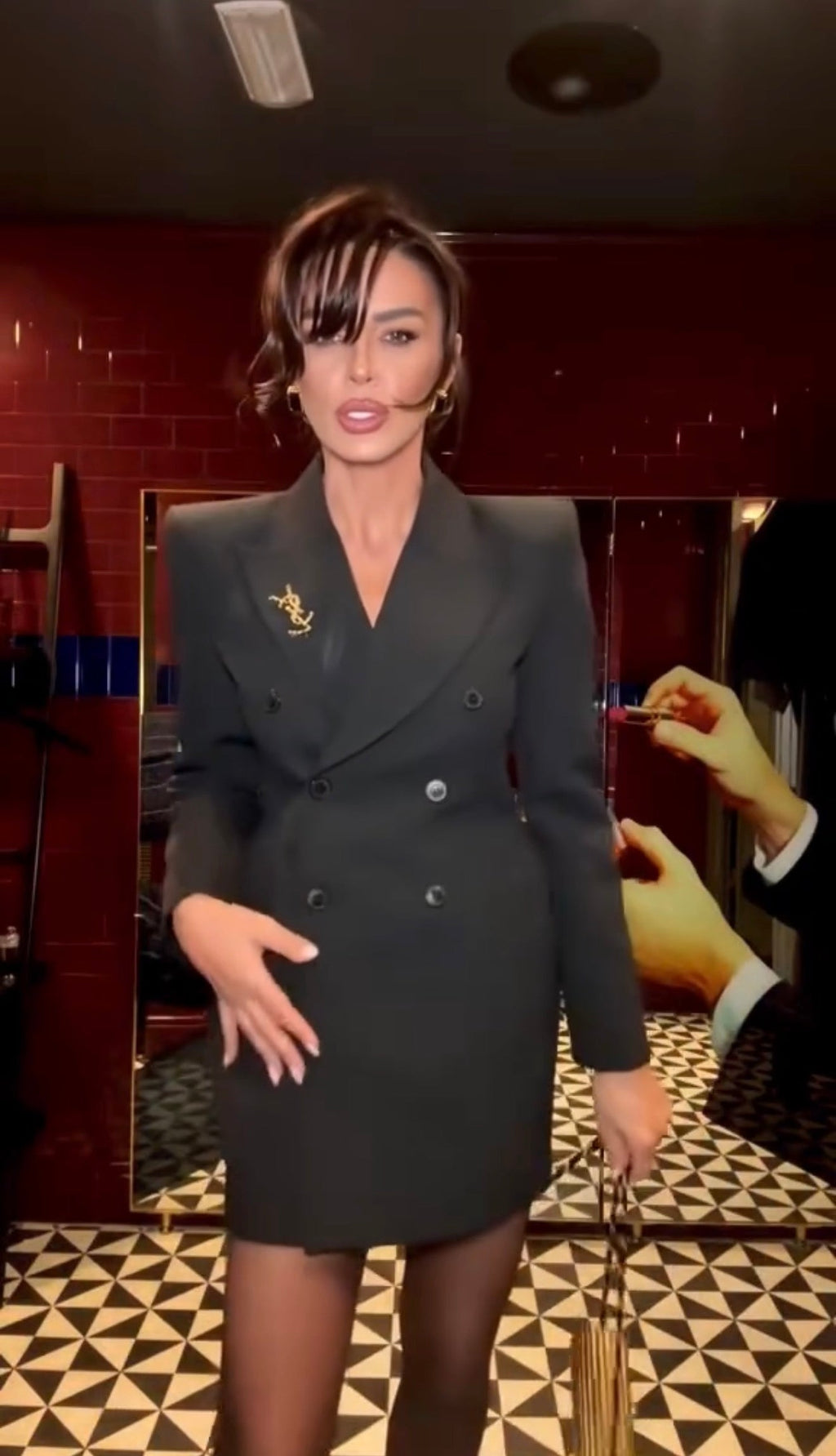 Bárbara Noir | Vestido Blazer de Doble Botonadura con Broche