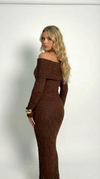 Stones Maxi | Vestido Maxi Texturizado Off-Shoulder de Manga Larga