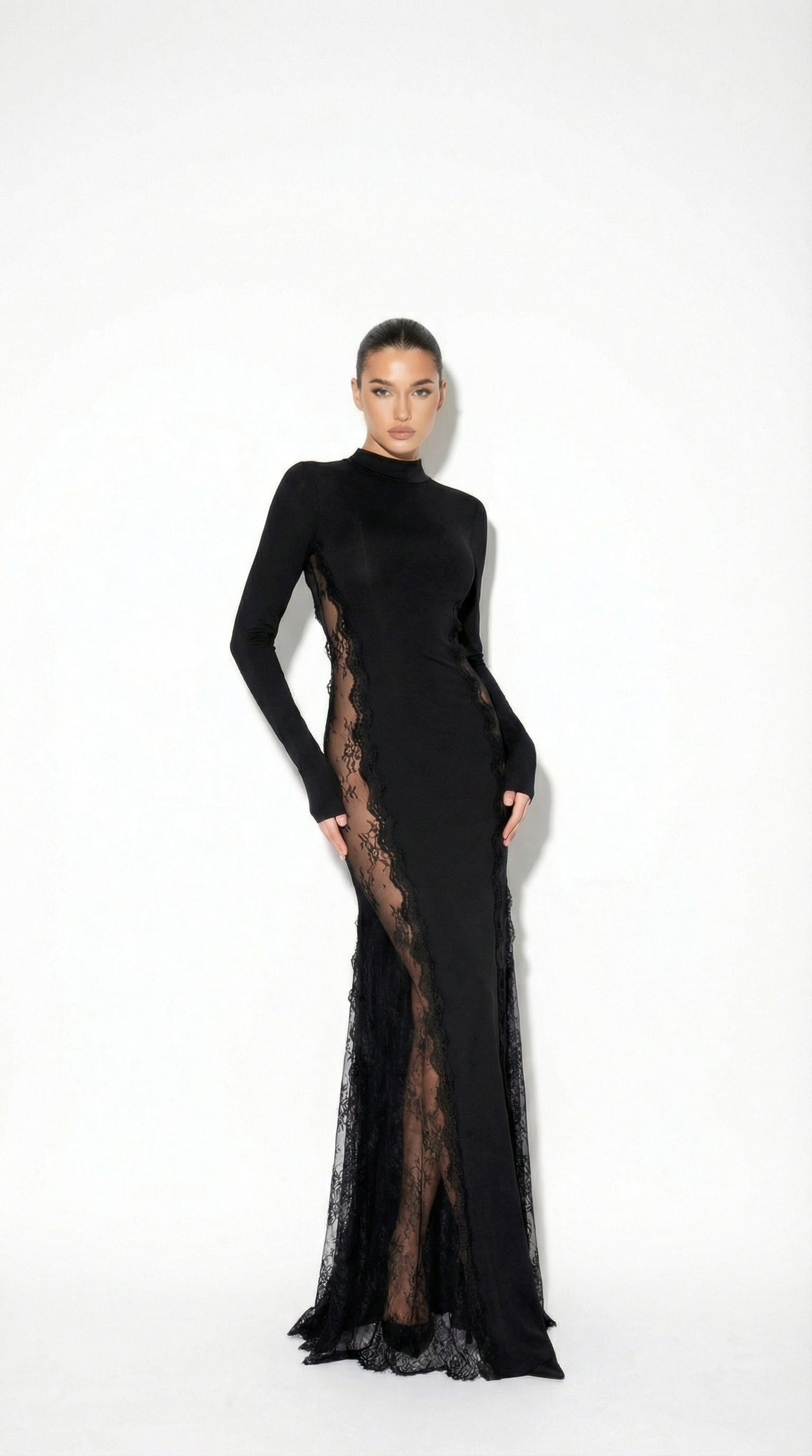 Julia Noir | Vestido Maxi de Cuello Alto con Paneles de Tul Lateral