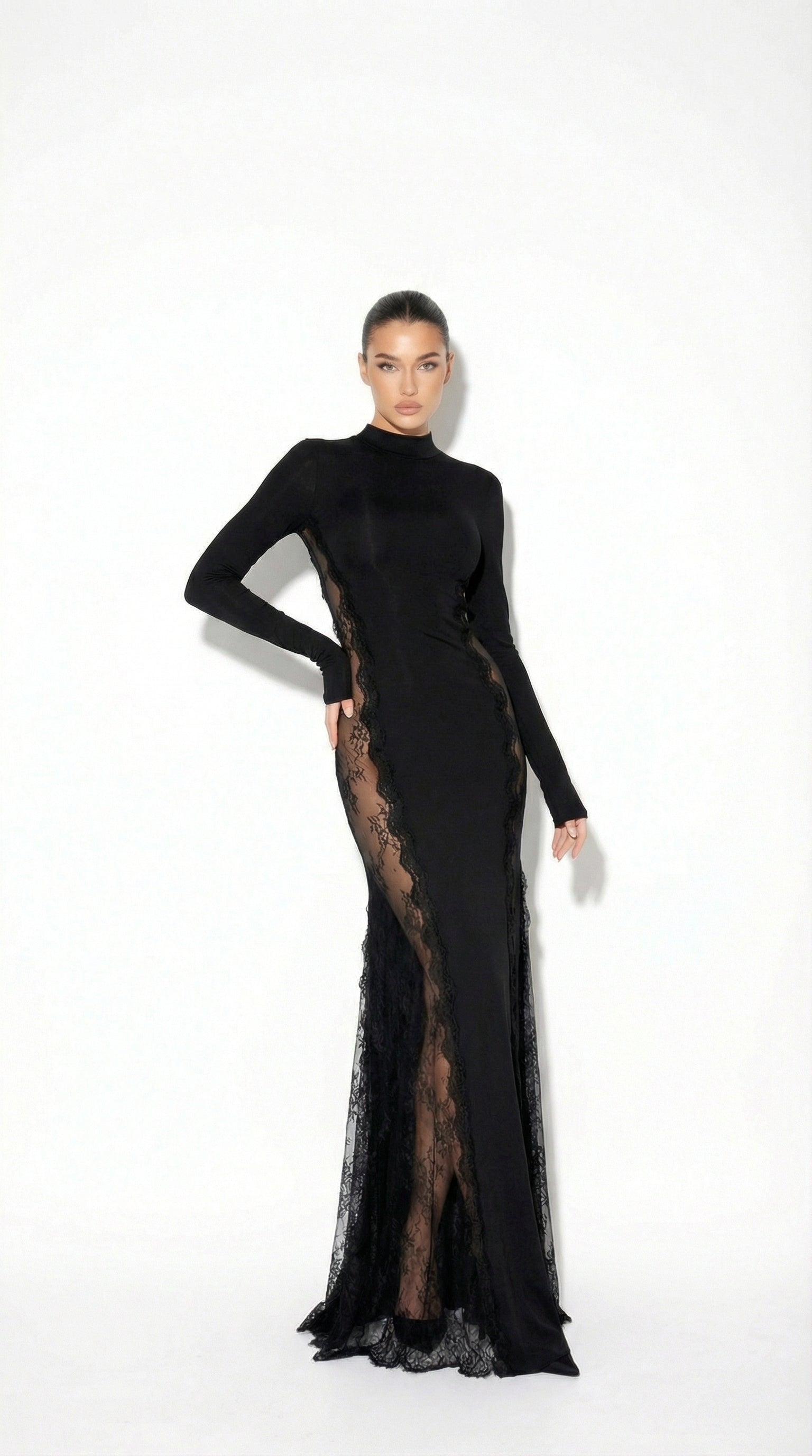 Julia Noir | Vestido Maxi de Cuello Alto con Paneles de Tul Lateral