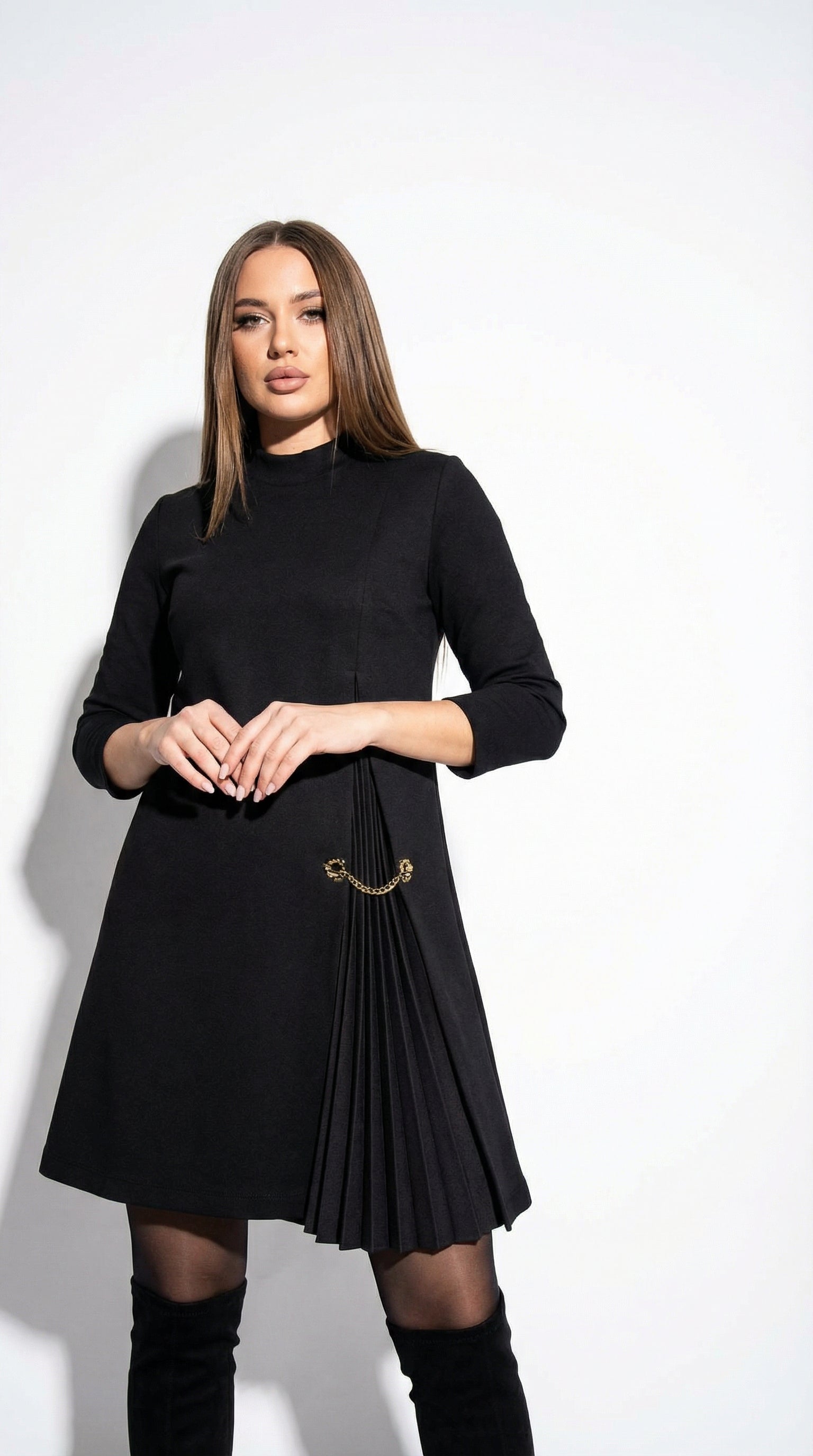 LARA | Vestido Midi de Punto con Detalle Plisado