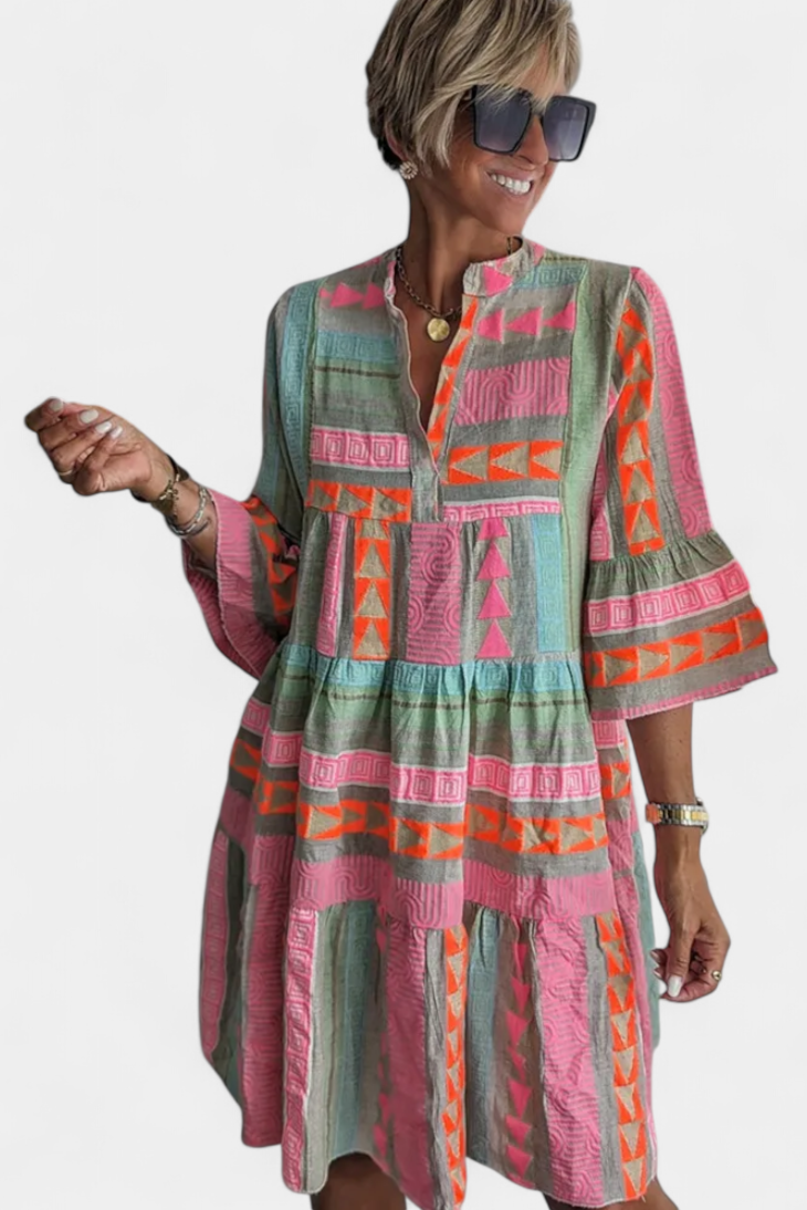 Gina Vestido Boho Corto Bordado con Escote en V y Mangas Acampanadas