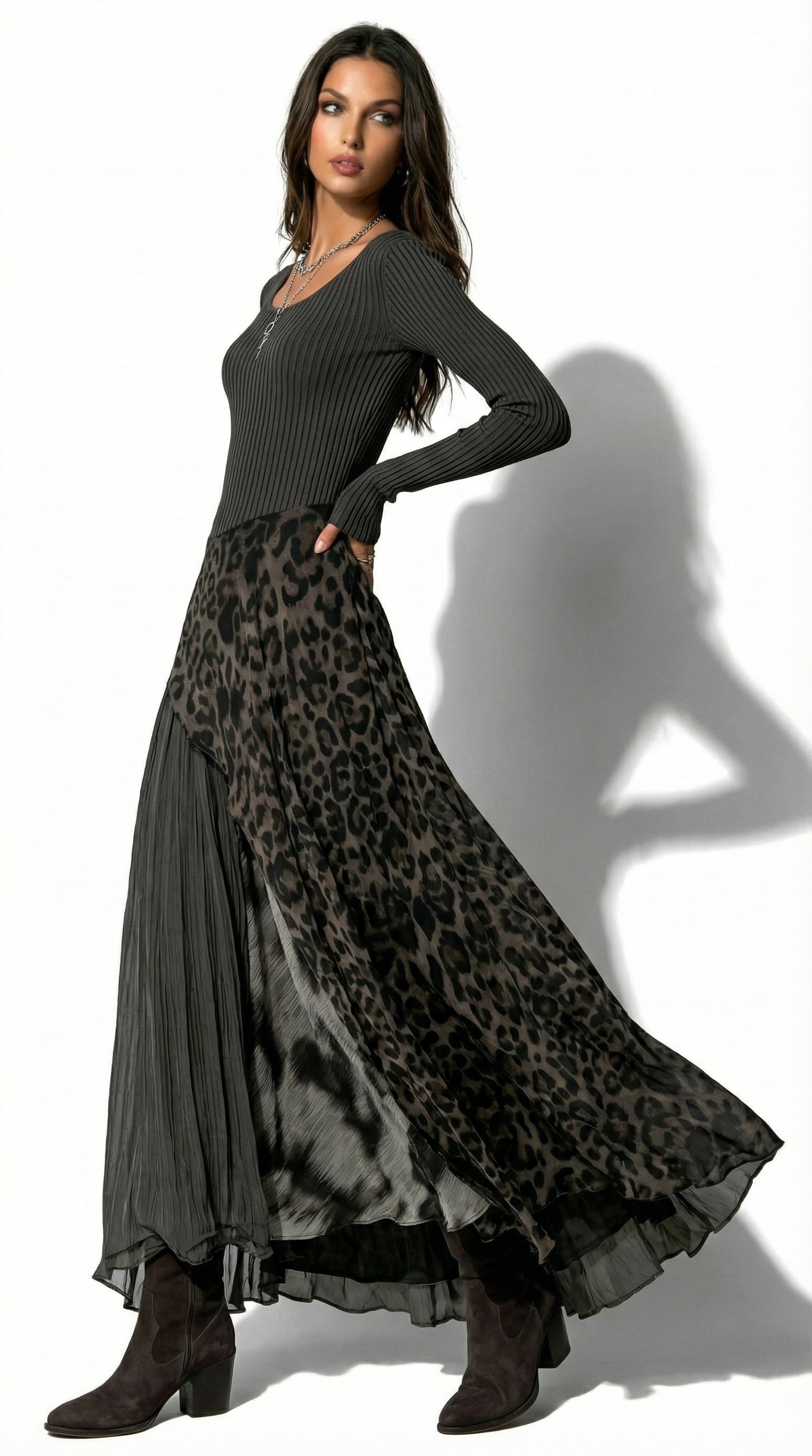 SILVANA | Vestido Maxi Plisado con Estampado Animal