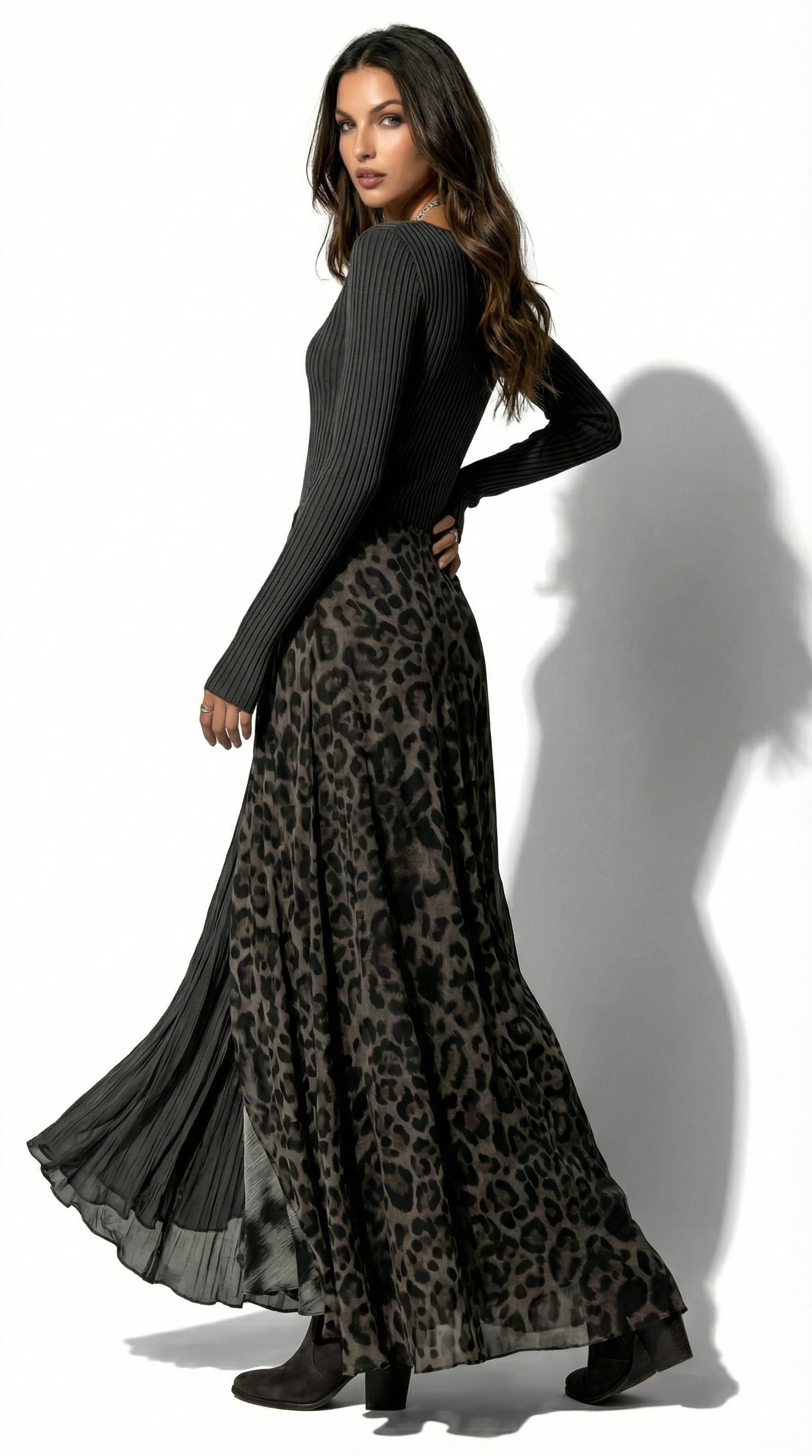 SILVANA | Vestido Maxi Plisado con Estampado Animal