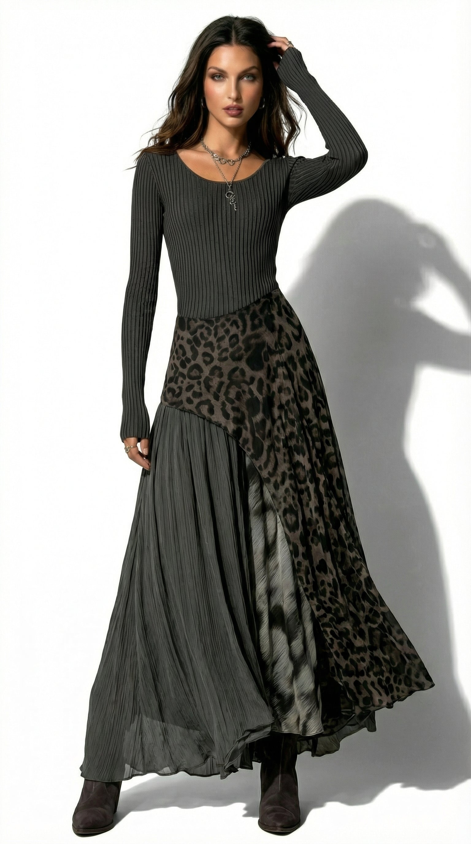 SILVANA | Vestido Maxi Plisado con Estampado Animal