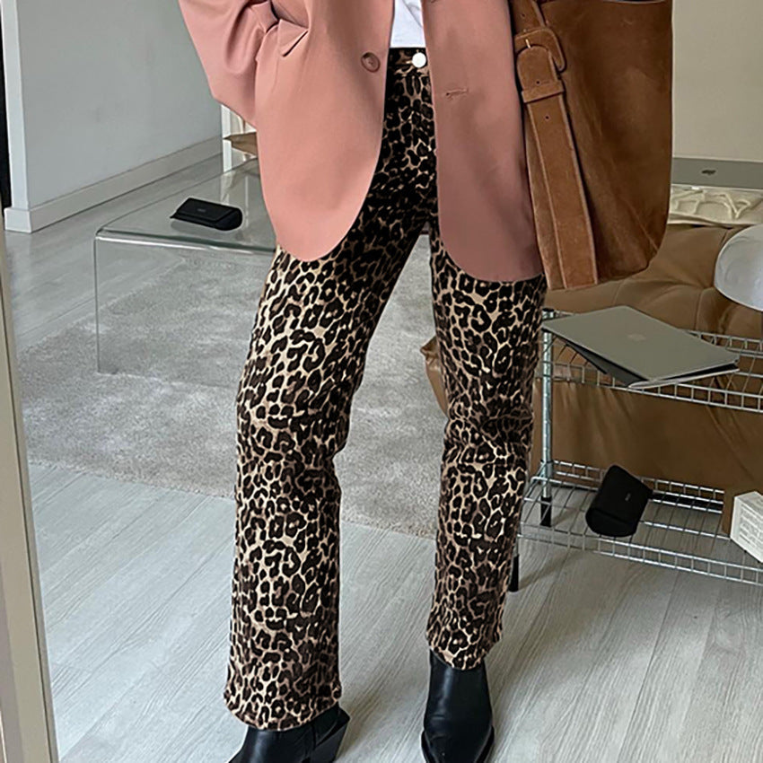Pantalones rectos de cintura alta con estampado de leopardo