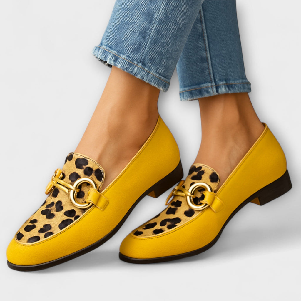 Sonia Loafers con Estampado Animal y Hebilla Decorativa