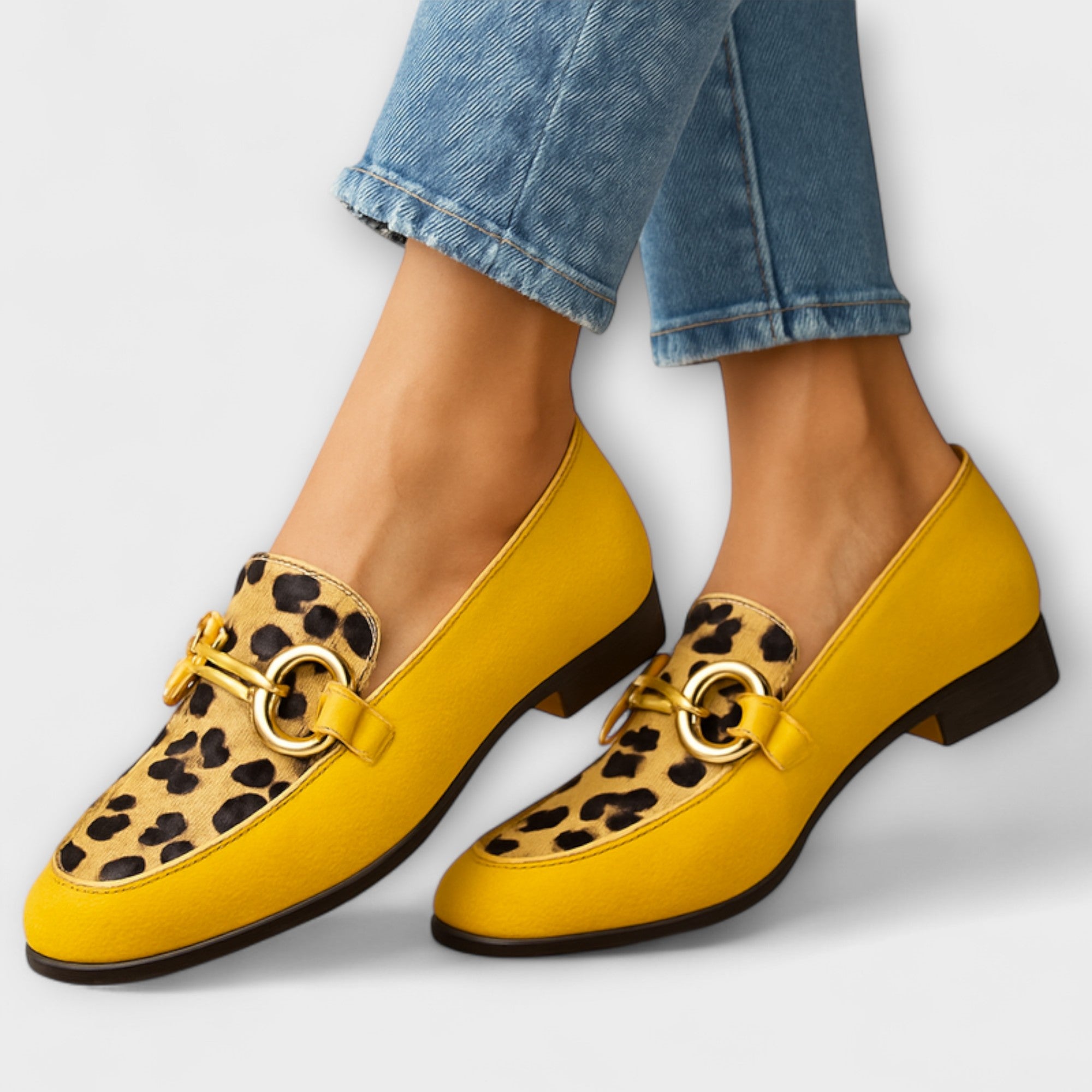 Sonia Loafers con Estampado Animal y Hebilla Decorativa