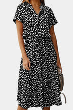 Rovena Vestido Midi de Lunares con Cuello Camisero y Cintura Ajustable