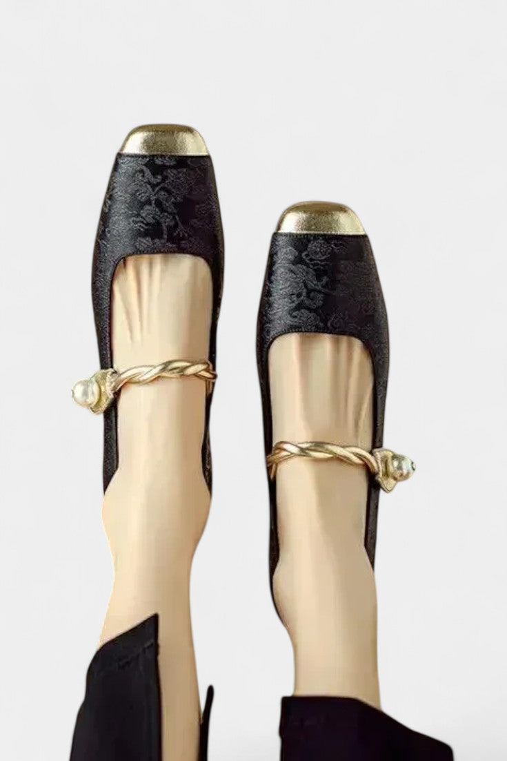 Mestelle Mary Janes de Charol con Detalles de Perlas