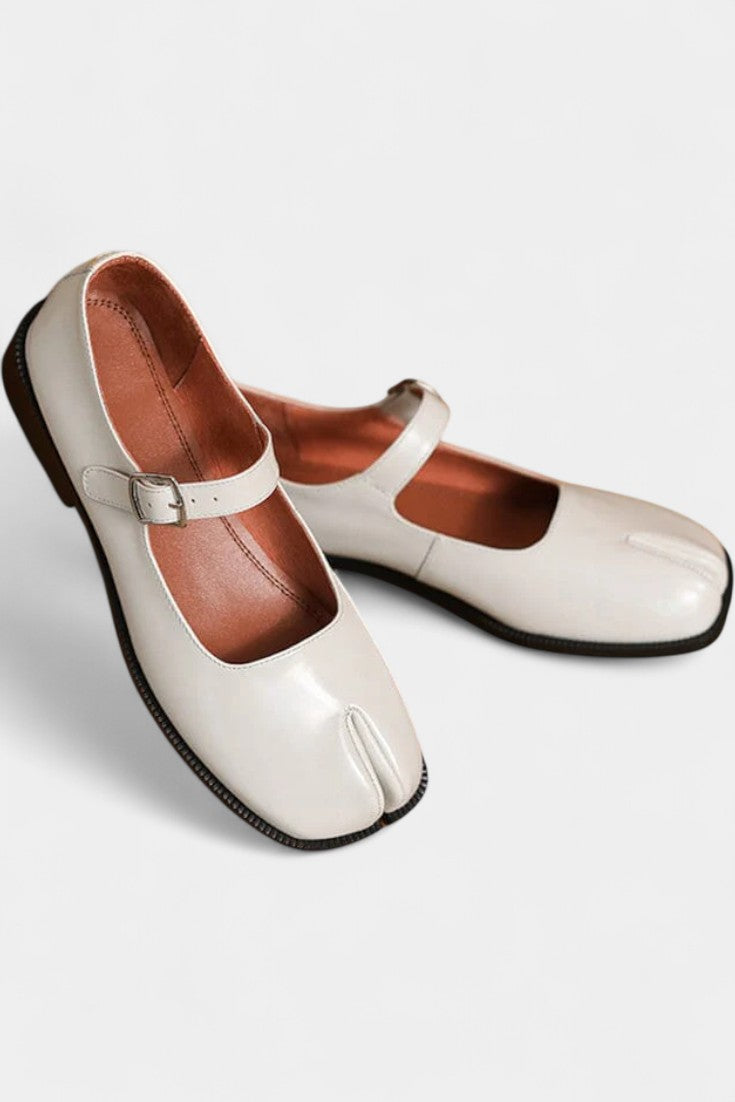 Martha Mary Janes de Cuero con Punta Dividida