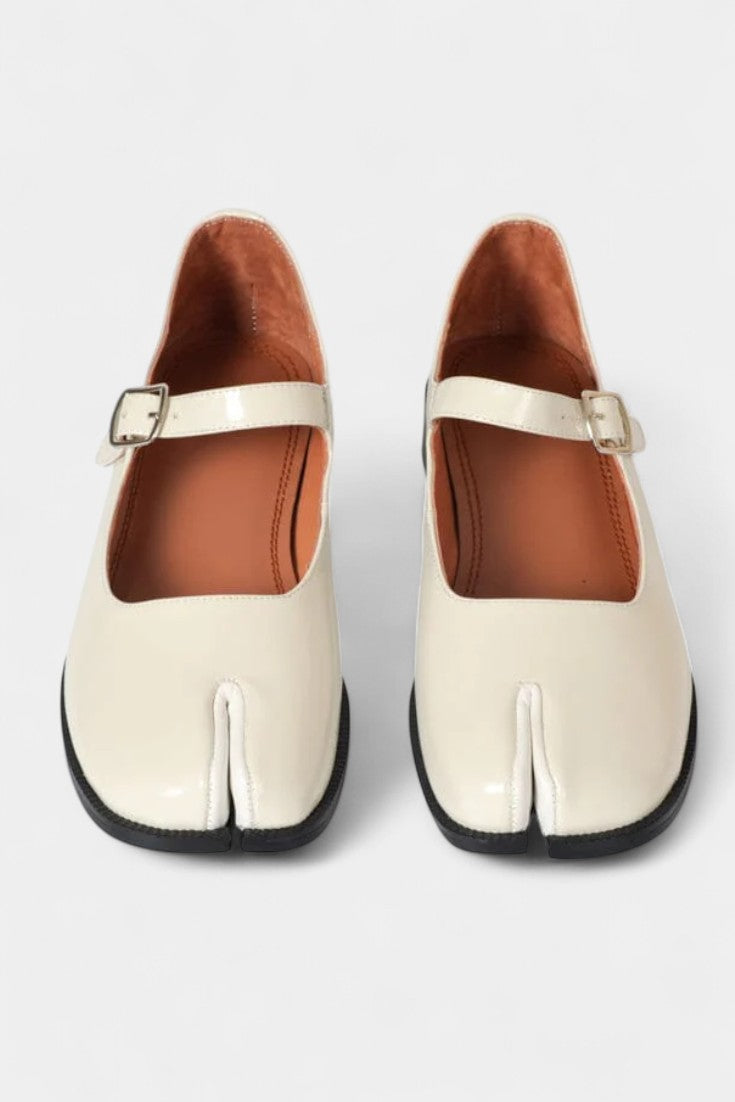 Martha Mary Janes de Cuero con Punta Dividida