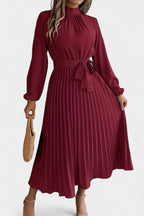 Theresa Vestido con Cuello Alto y Cinturón Plisado